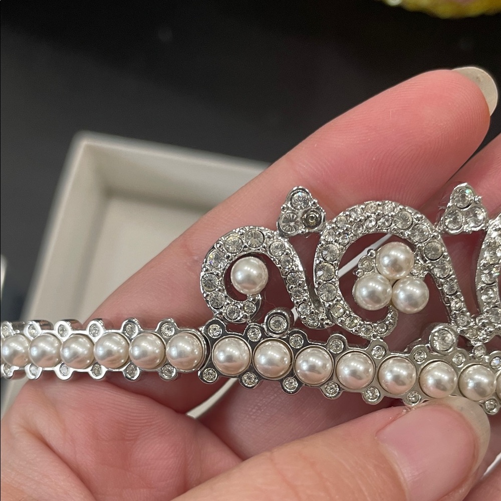 Swarovski crystal and pearl tiara - Picture 6 of 9